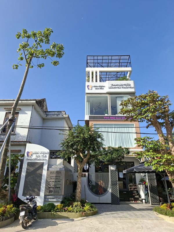 Nha khoa Dr.Tín tại 37 Đặng Hữu Phổ, Quảng Điền, TP Huế – địa chỉ chăm sóc răng miệng hiện đại cho người dân địa phương.